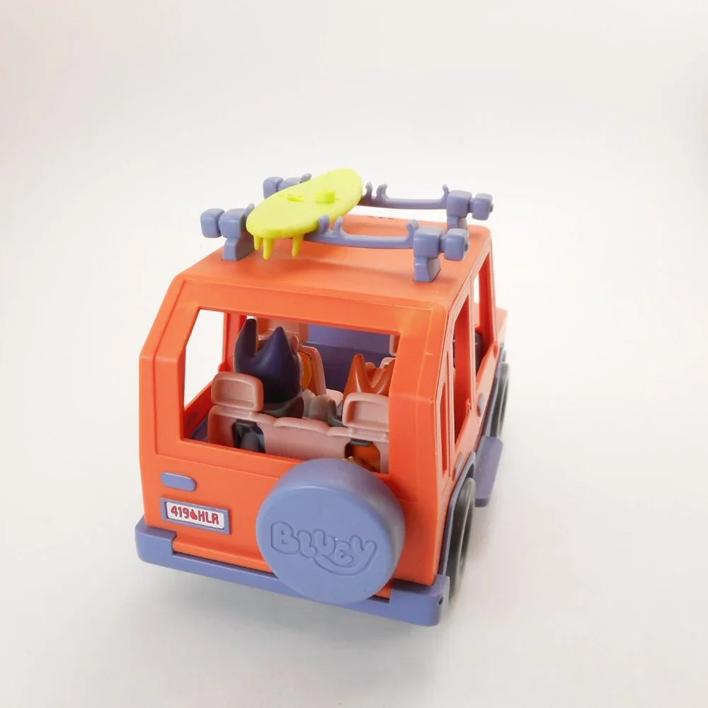 Bluey Heeler Family Cruiser Toy Car Set with 2 Action Figures Bluey and Bingo